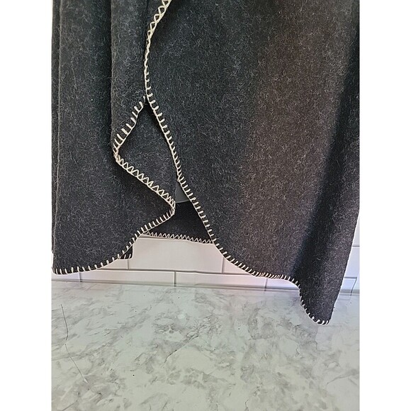 Occasionally Made Womens L Cape Wool Black Poncho Sweater Soft Comfy Casual Chic - Picture 8 of 9